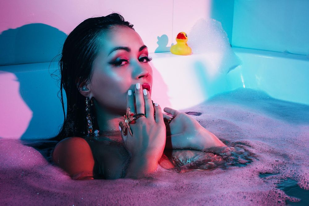 large_Woman_in_bath.jpg