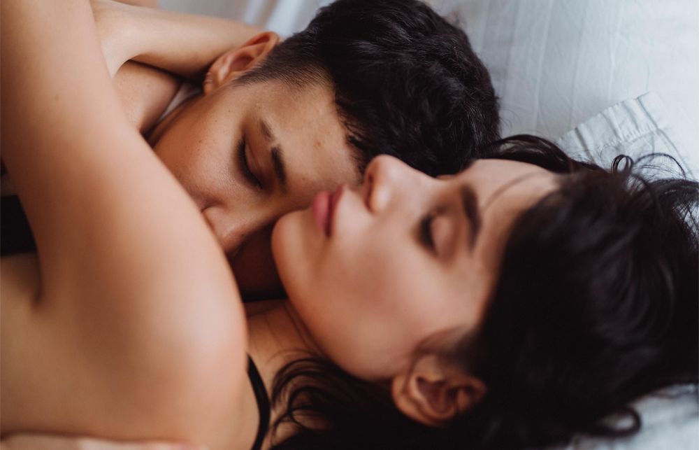 large_couple_in_bed.jpg