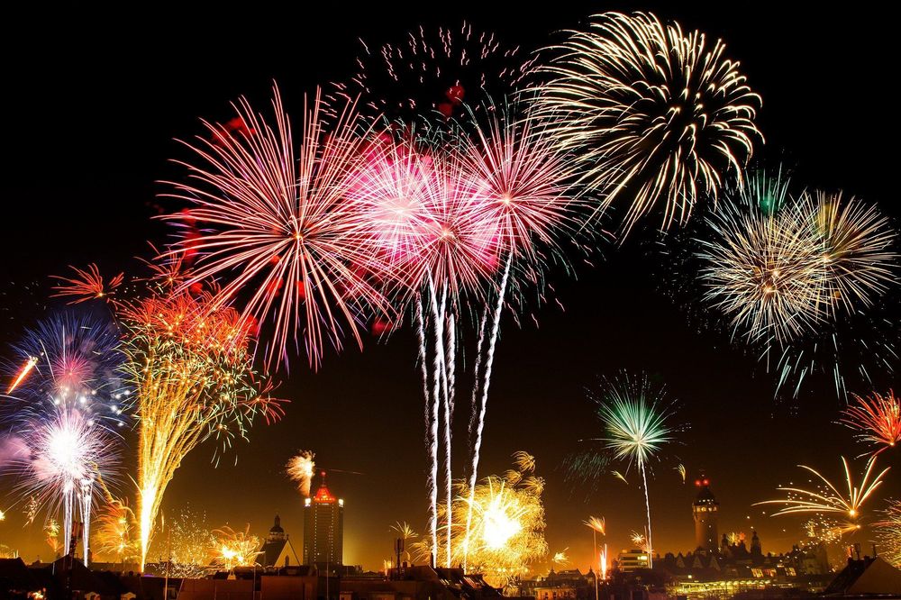 large_new-years-eve-1953253_1920.jpg