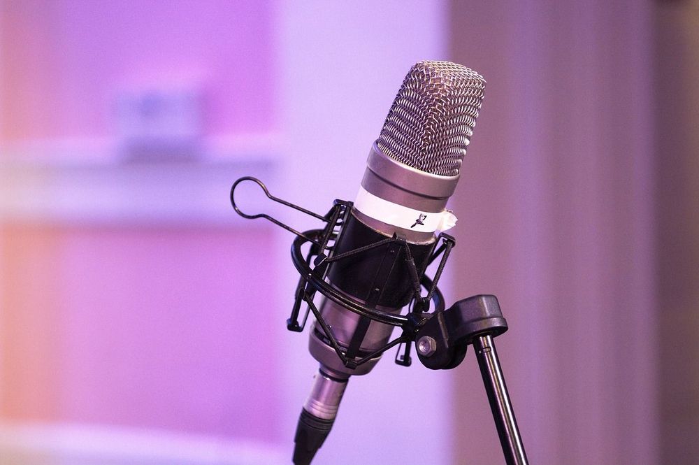 large_podcast-3696504_1280.jpg