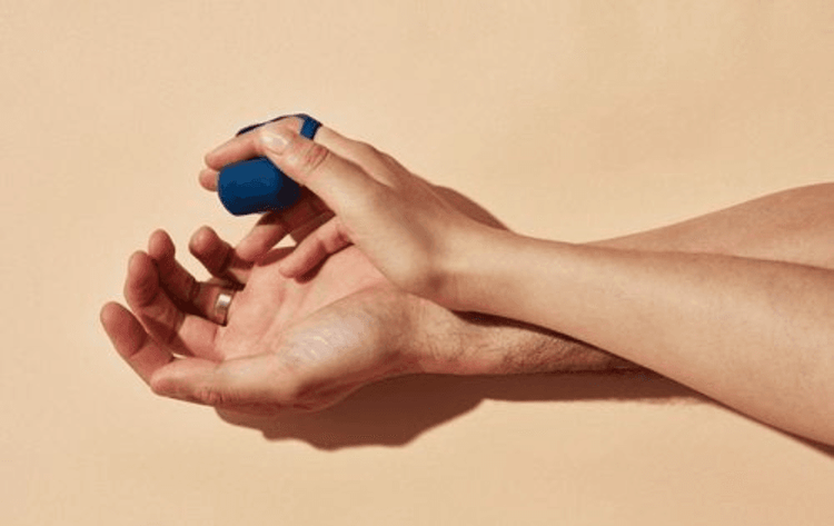medium_How to choose and use a finger vibrator.png